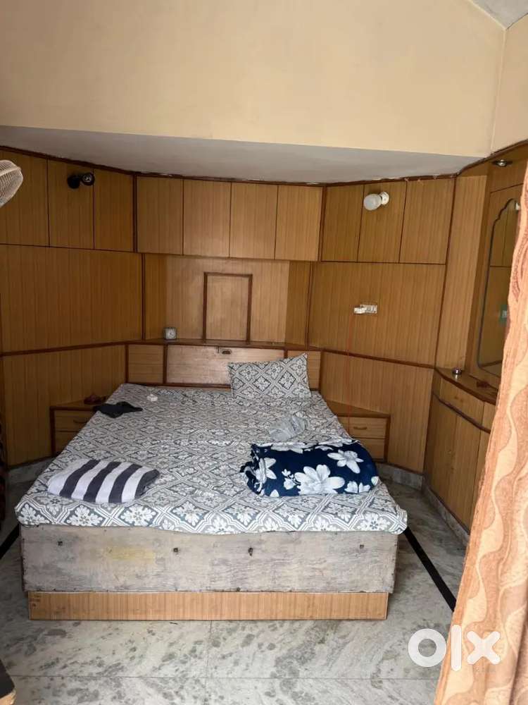 Female flatmate required