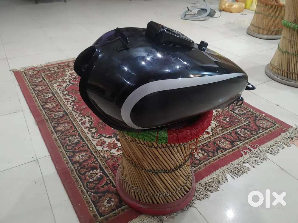 Bajaj Avenger fuel tank