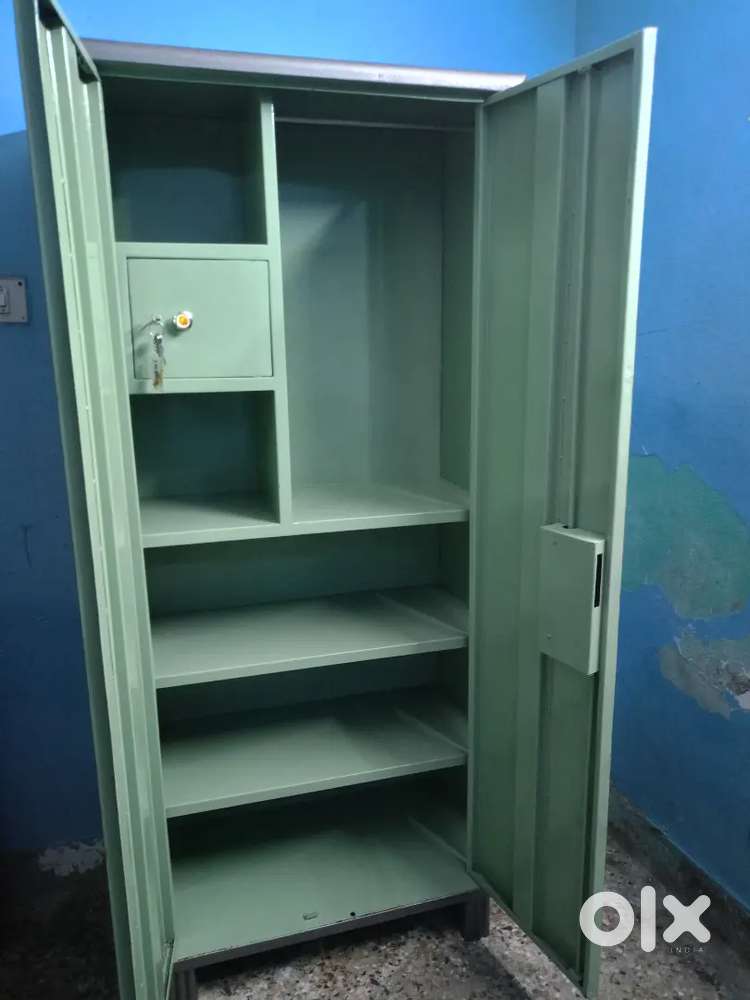 Iron almari good condition