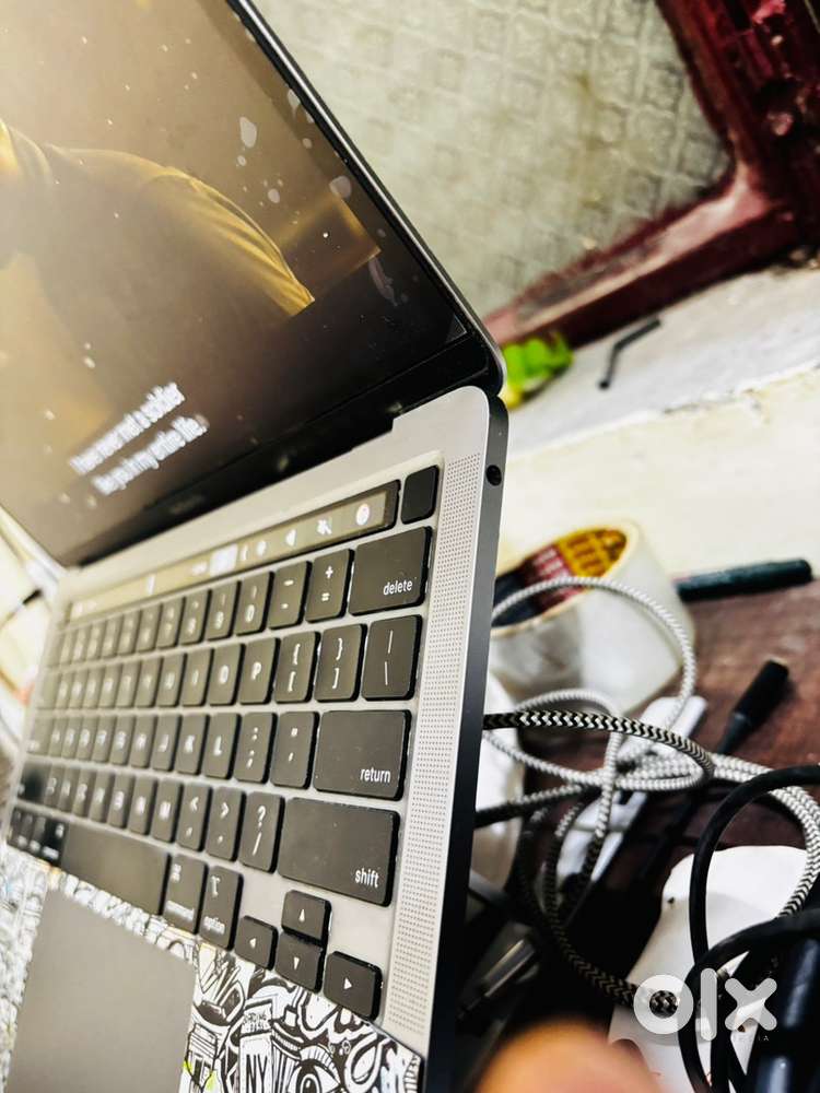 Macbook pro M1 chip (2020) 16 Gb ram 500 gb rom