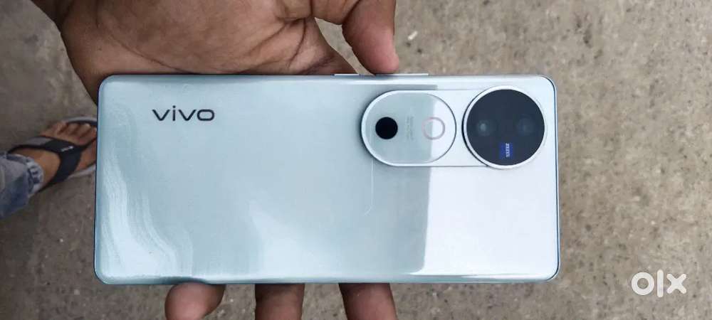 Vivo v40 8 128
