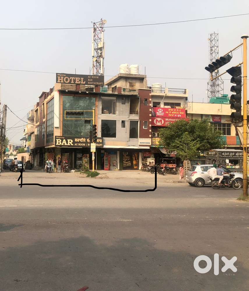 Showroom 3 floors for rent lease for MNC/ doctors