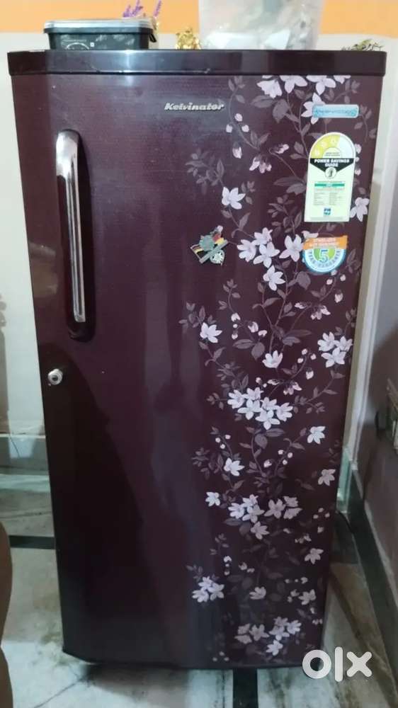 5+ years old Kelvinator 190 ltr fridge in nice condition.