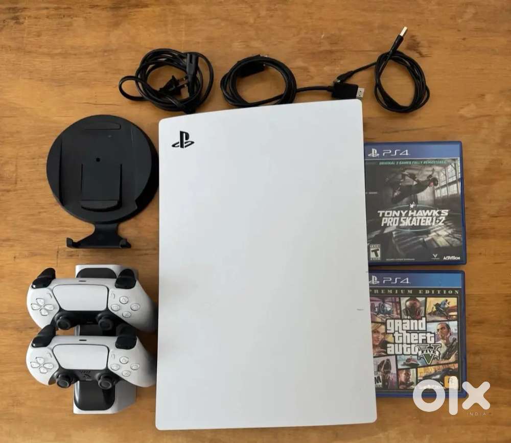 PlayStation 5 Console Bundle, 2 Games, 2 Controller Sony PS5 Disc