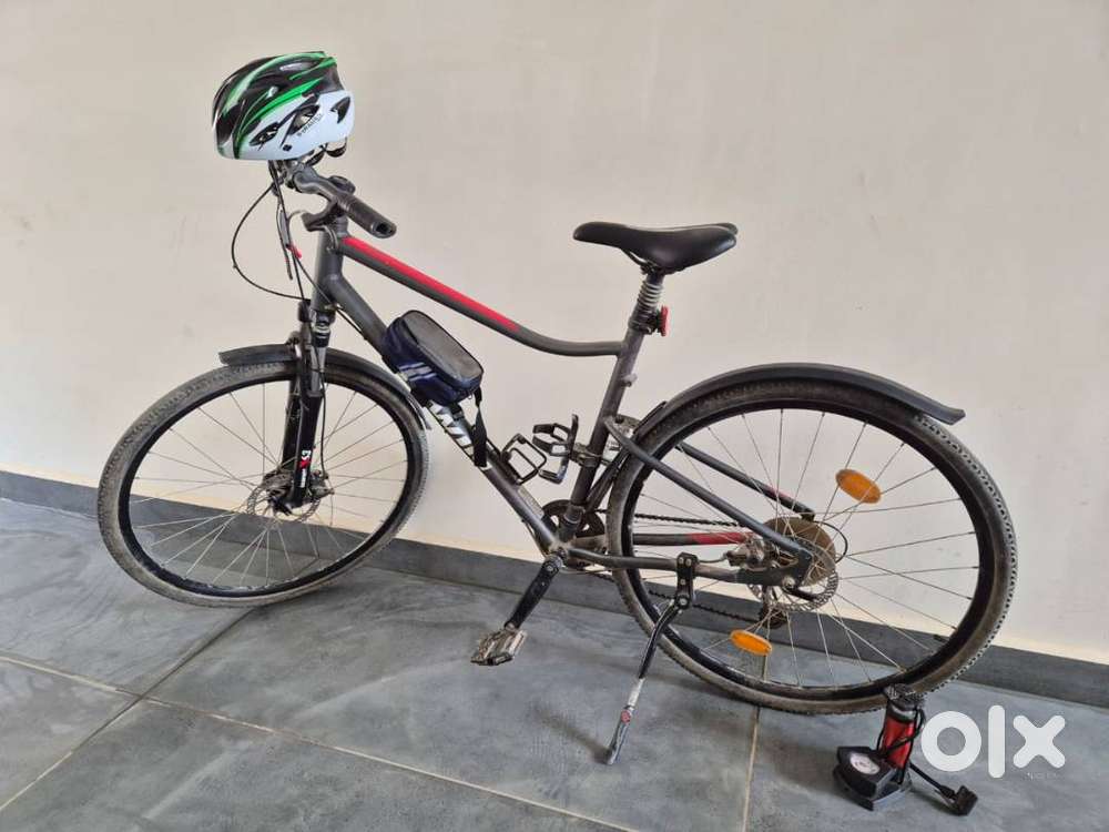 BTwin Riverside 500 Hybrid Cycle (Limited Edition) + Accessories
