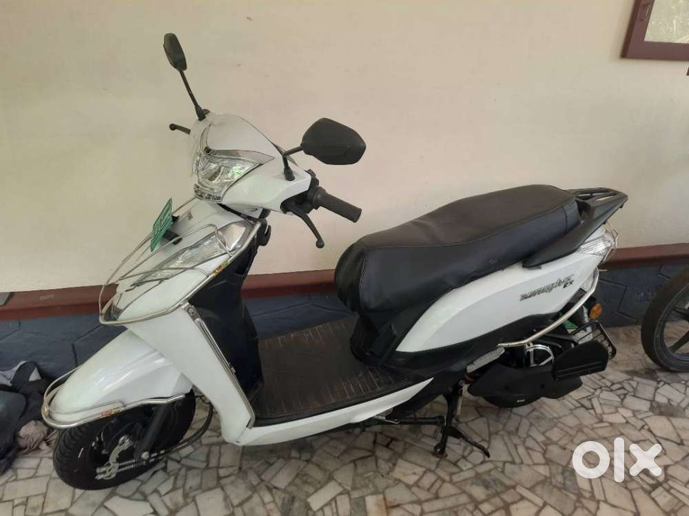 Ampere Magnus EV white scooter. Good running condition. 2024 model