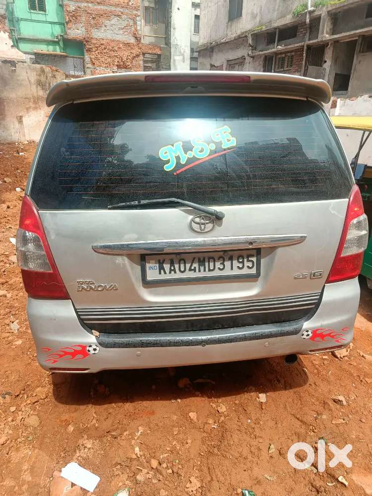Hi im selling my innova 2.5 G version