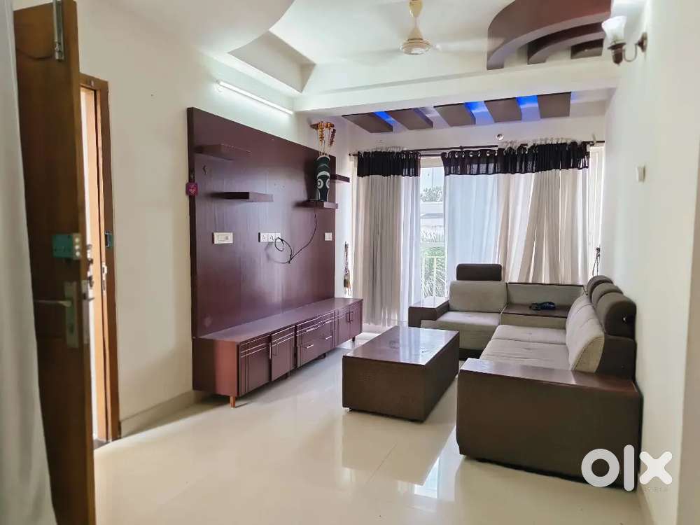 At Kuravankonam 2 bedroom semi furnished flat for rent
