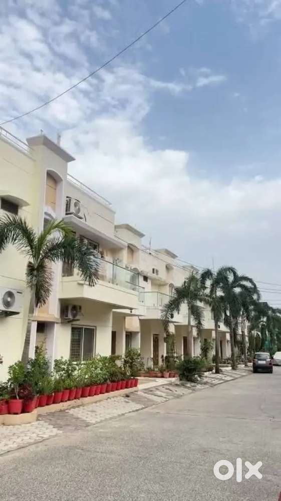 NEAR DEENDAYAL BAS STEND THE GOLDAN TOWN LUXURY 3BHK VILLA AVAILABLE