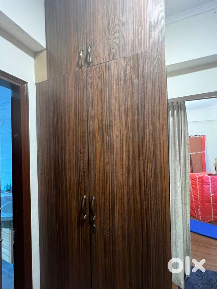 7 laminate wardrobe - size 9 feet by 3 feet