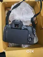 Canon EOS 200D