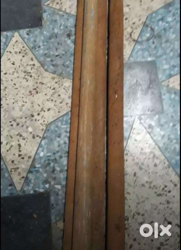 लोहे की पाइप सवा इंच और 1 इंच की है