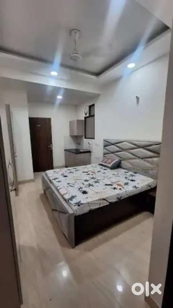 Girl flatmate needed – only those plannig to stay at least 1 year stay