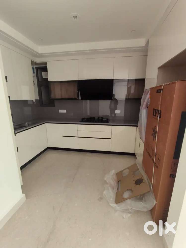 3 BHK semi furnished flat owner free independent