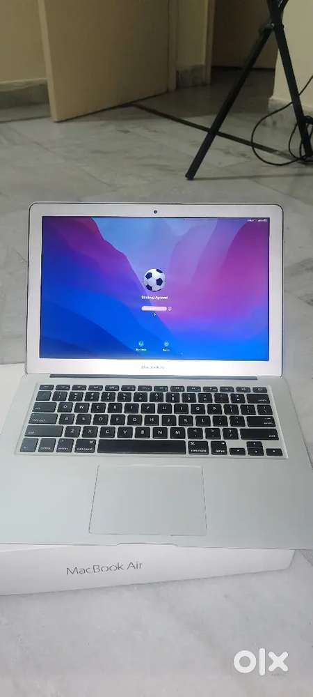 Apple MacBook Air 13-inch  i5  8GB RAM  128GB SSD  Silver
