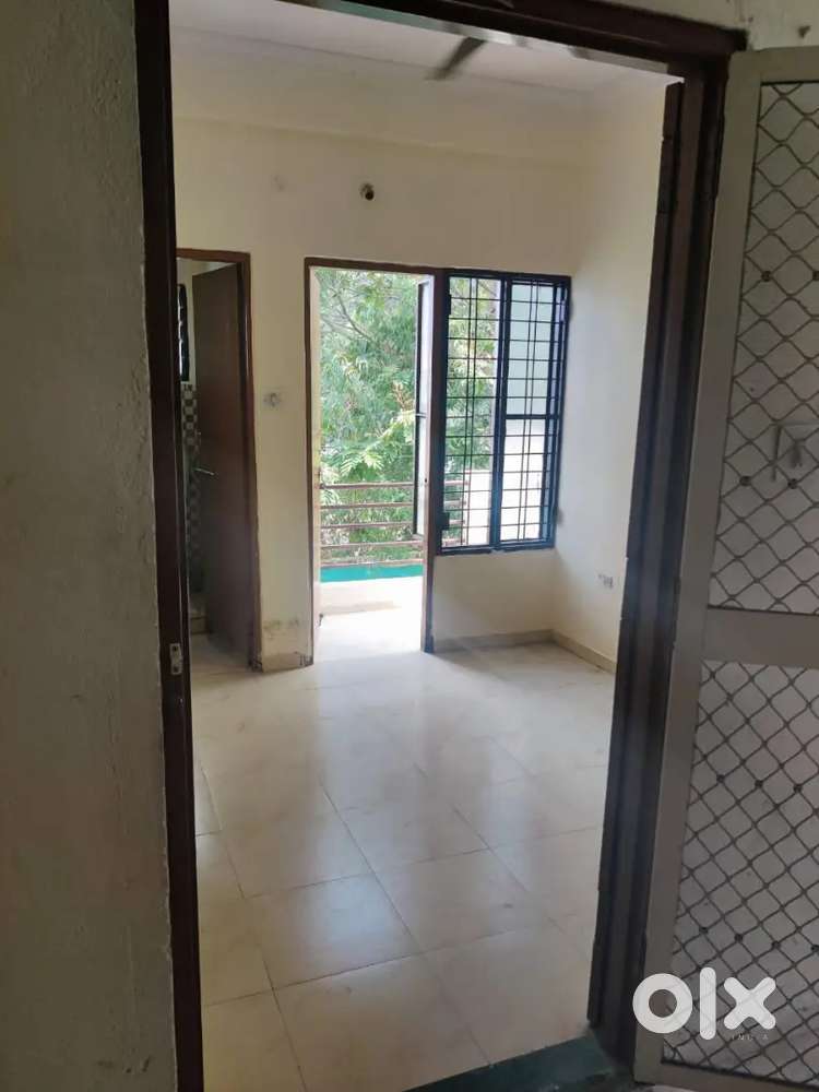 1 Room avilable for sharing in 2bhk house