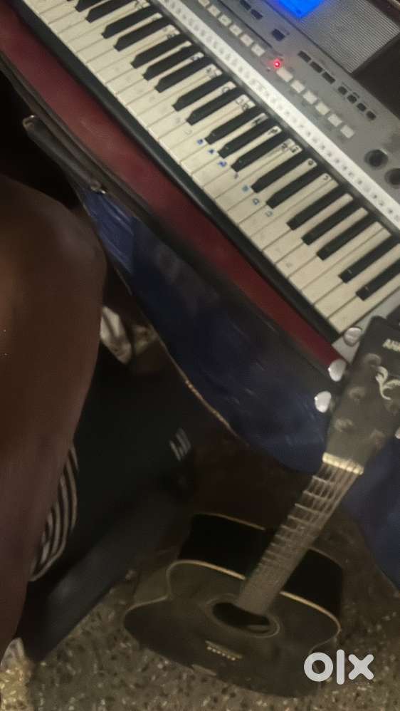 MR 70 casio key board and pluto guitar
