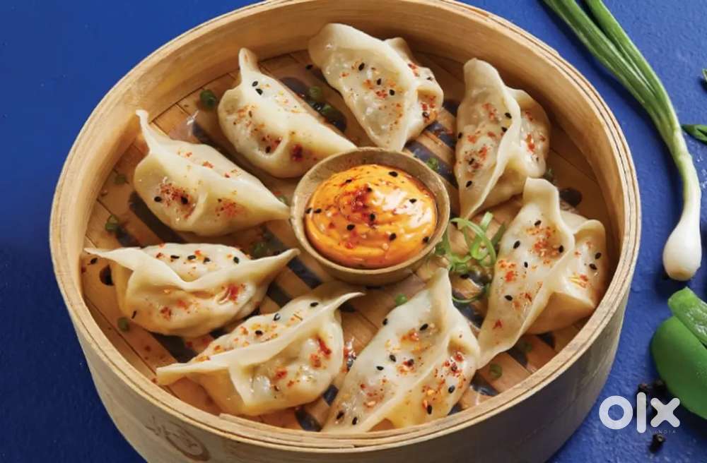 Momos bechne wala chahiye.