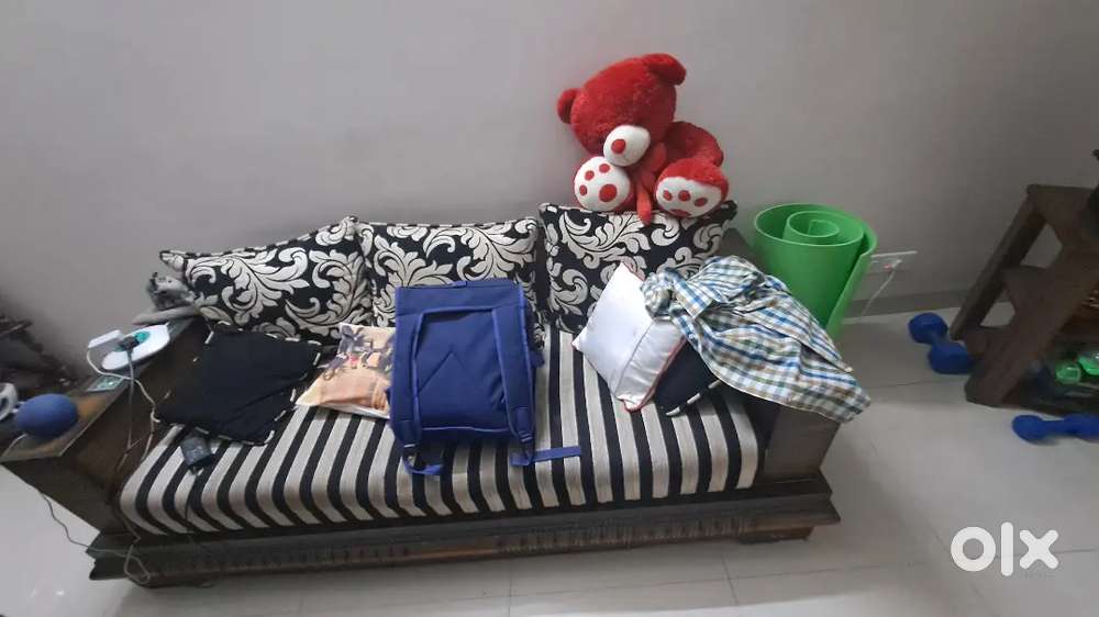 7 SEATER SOFA SET WITH GLASS TABLE