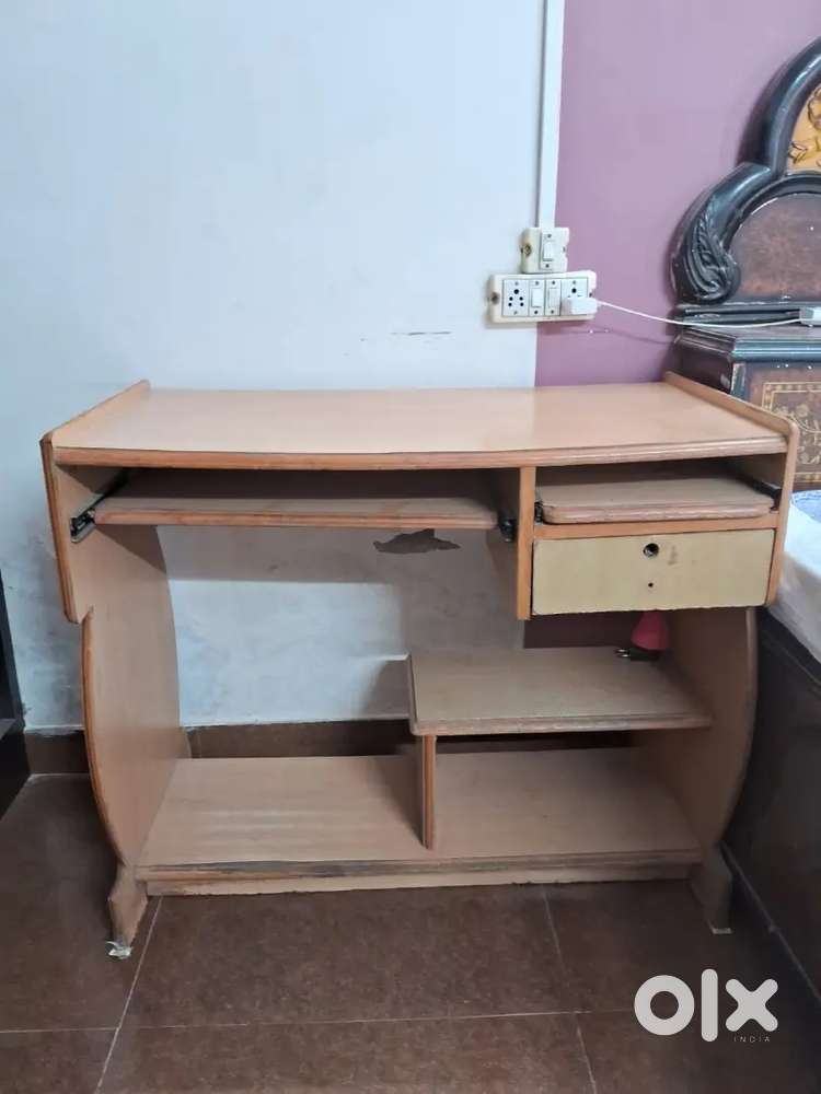 STUDY/COMPUTER  TABLE FOR SALE