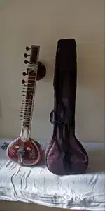 1 month used double hop Miraj sitar with case