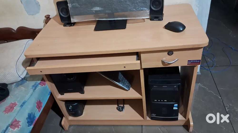 Elite furniture ന്റെ branded  used drawyer computer table വില്പനക്ക്.