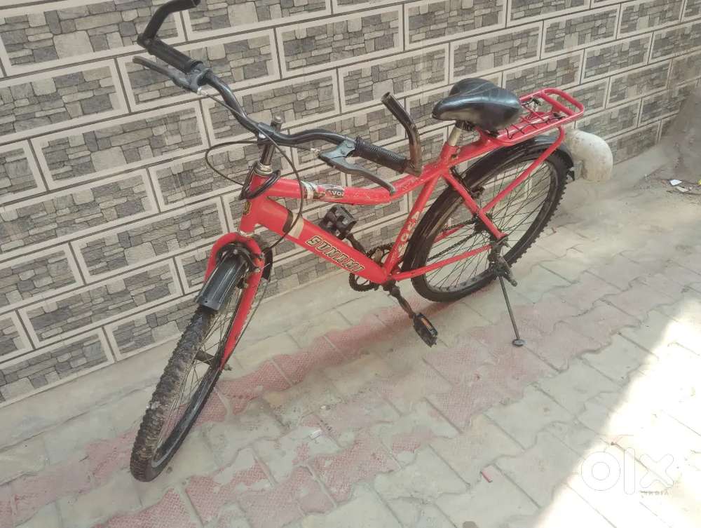 Red cycle avion with good condition