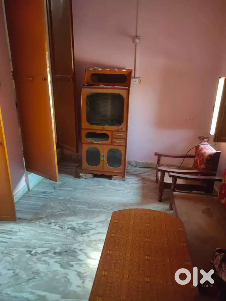 2bhk ready to move only family gali no.33 bjs colony