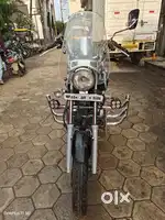 BAJAJ AVERAGE CRUISE 220 WITH ALL ACCESSORIES AS SHOWN IN PHOTOS