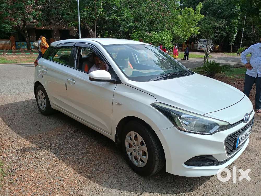 Hyundai i20 2016 Petrol 118000 Km Driven