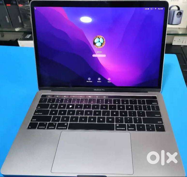 Macbook Pro A2251 i7 Processor, 16gb ram, 500gb nvme, 13.3 2K Display