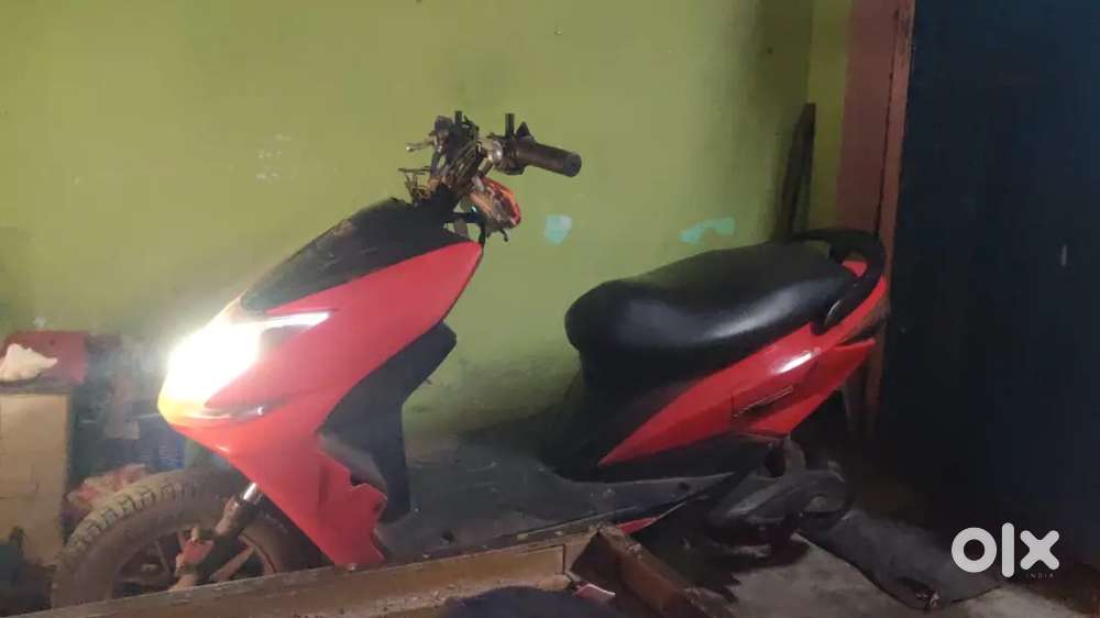 Eeve lithium phosfate battery with 60 millage