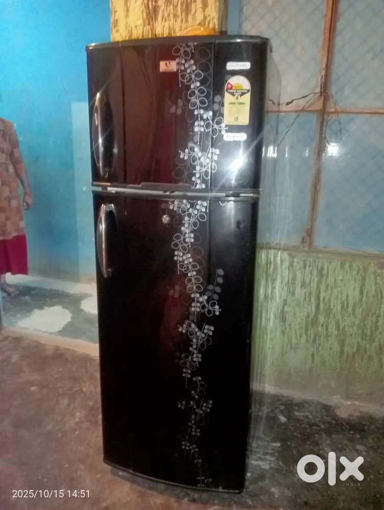 235 liters refrigerator Videocon model 2015 well condition no scratch