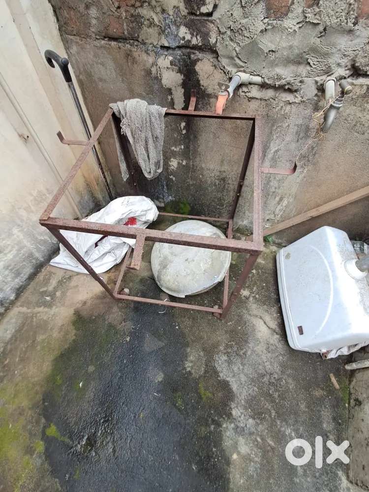 Excellent condition cooler stand