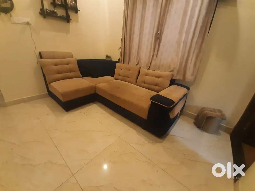 Premium quality sofa ,6 seater with 6 pillows