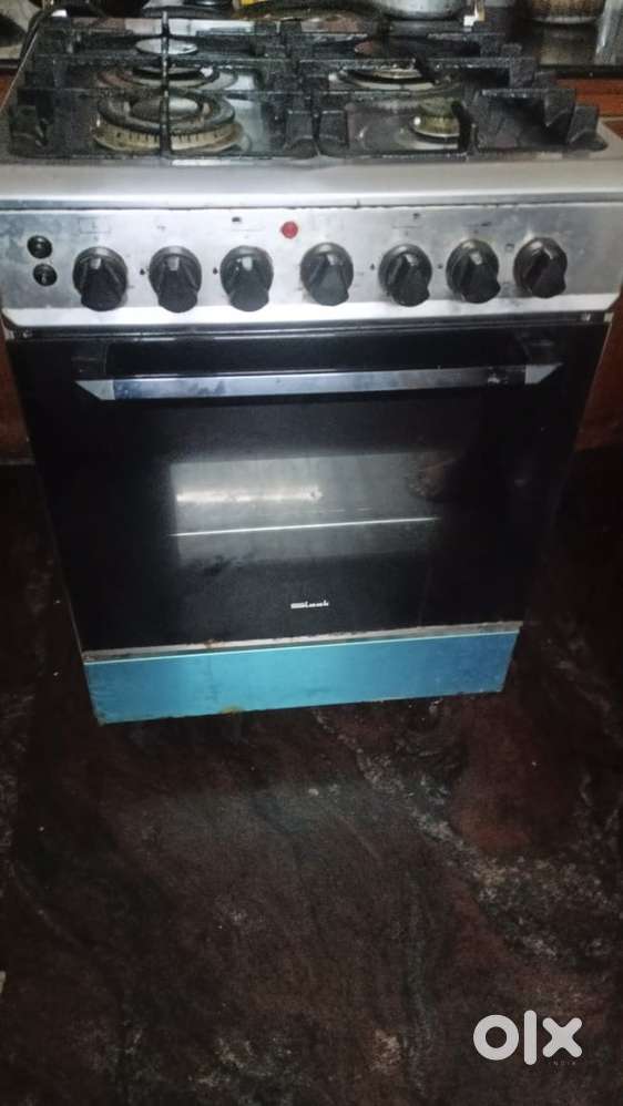 Sleek 4 burner cooking range with oven for sale