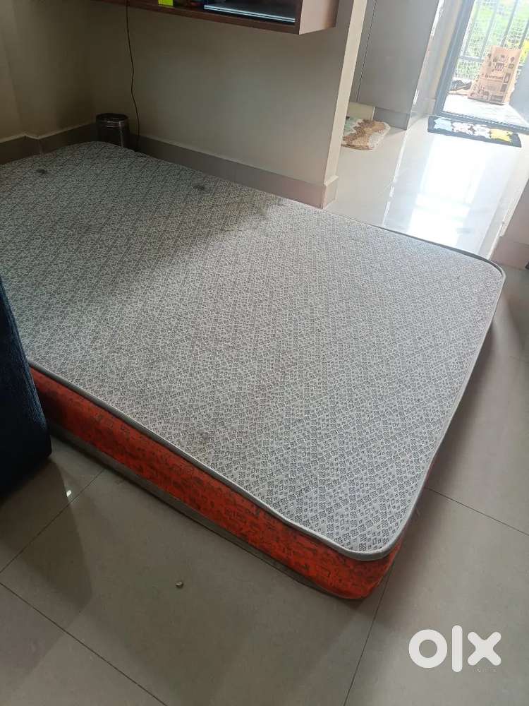 Queen size matress