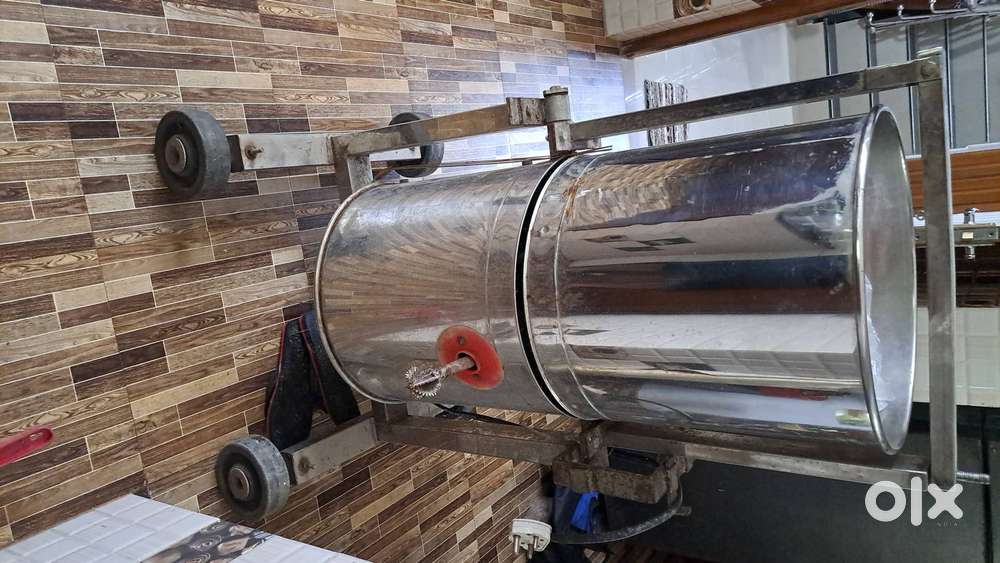 Used Grinder, Catering Kitchen Utensils , Stove and Gas cylinder