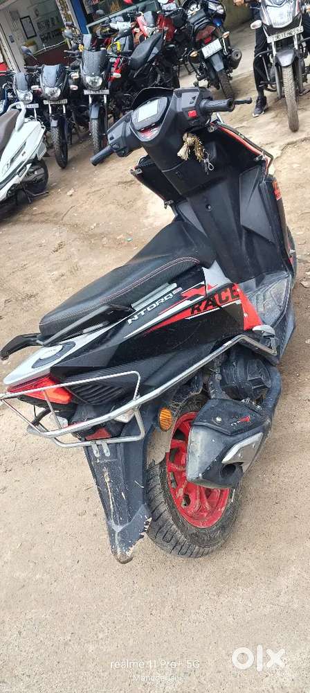 2 &1/2 year scootety good condition