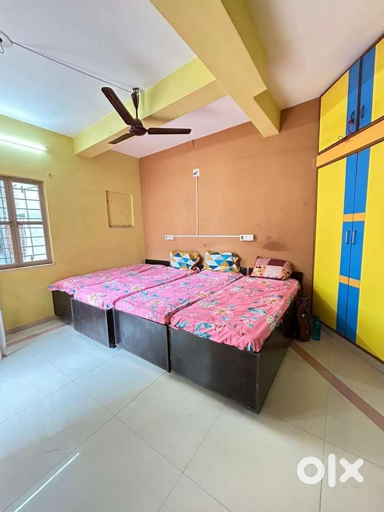 Girls pg with all facilities.