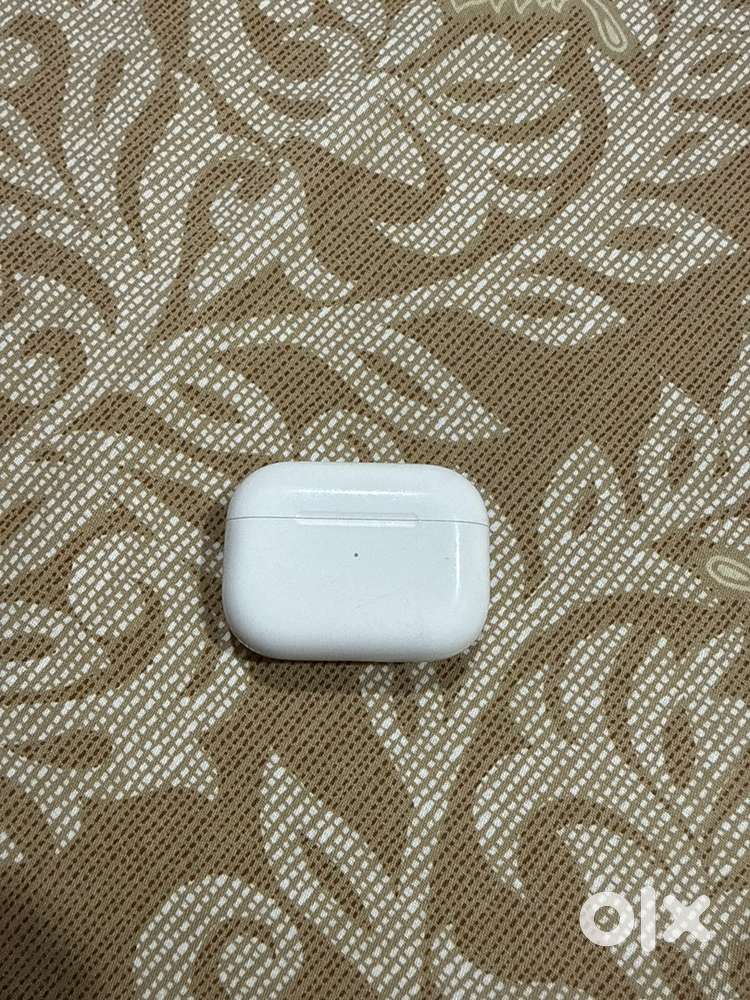 Apple airpods pro 1.5 yrs old in a good condition
