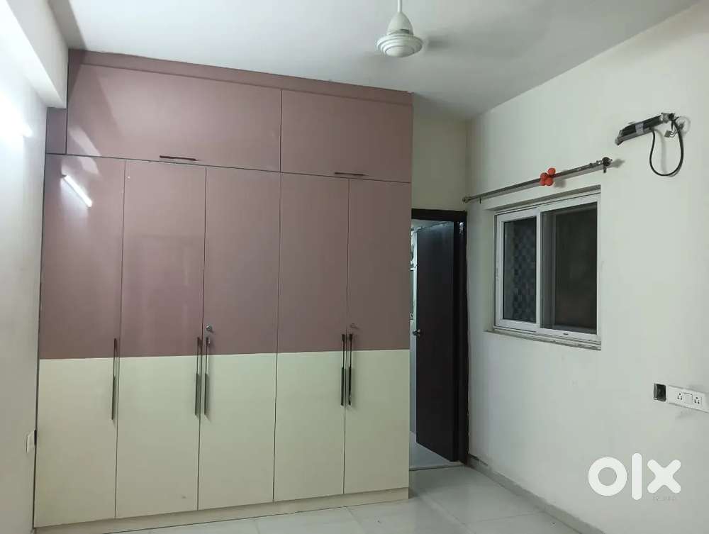 4 BHK Flat Brand New Near by Domestic Airport Hindan
