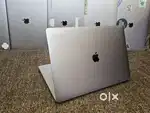 Apple Macbook Pro  2018  i7/16/512GB/5.5gb GFx 15inch Retina Display
