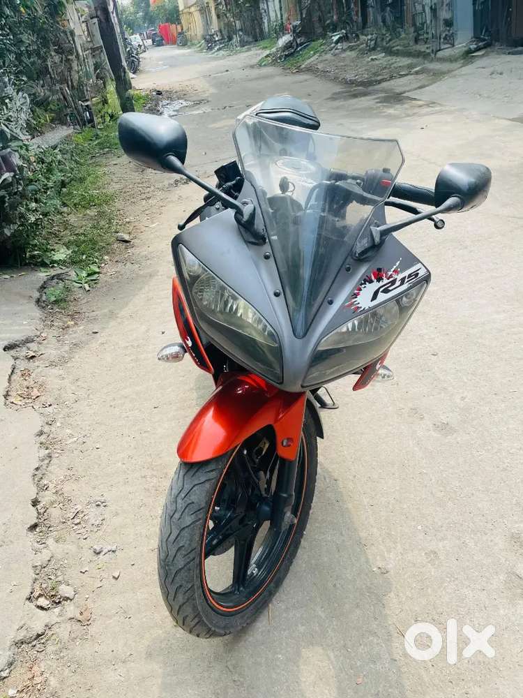 Yamaha r15 . V2 . good condition