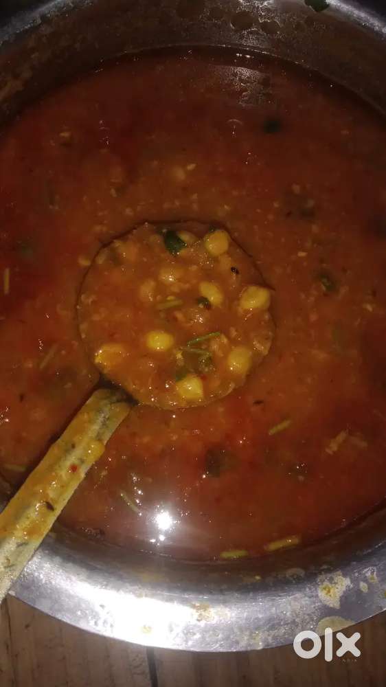 मुझे एक लड़की या एक औरत की ज़रूरत है मेरे ढाबे के लिए।