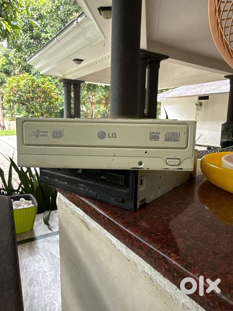 DVD / CD ROM