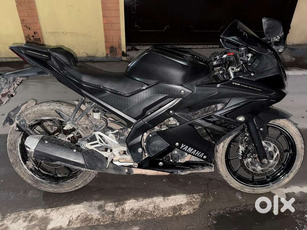 Yahama R15 (abs) showroom condition