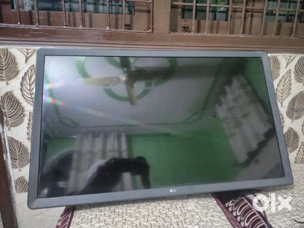 LG 32 inch led tv with move its all accesaries