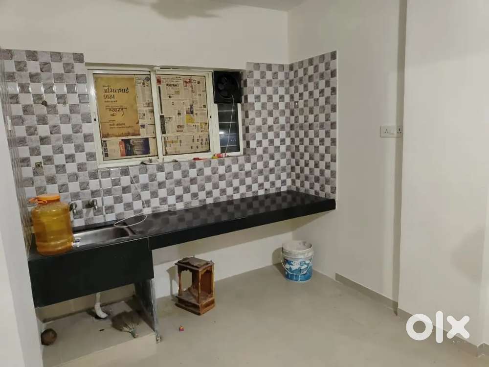 1bhk flat rent 3rd flor malhar soc Bharti vidyapeeth katraj