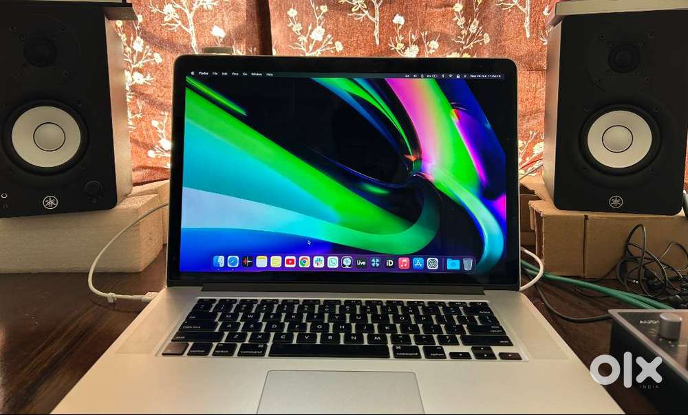 MacBook Pro 15” (Late 2013) + FREE Laptop Sleeve